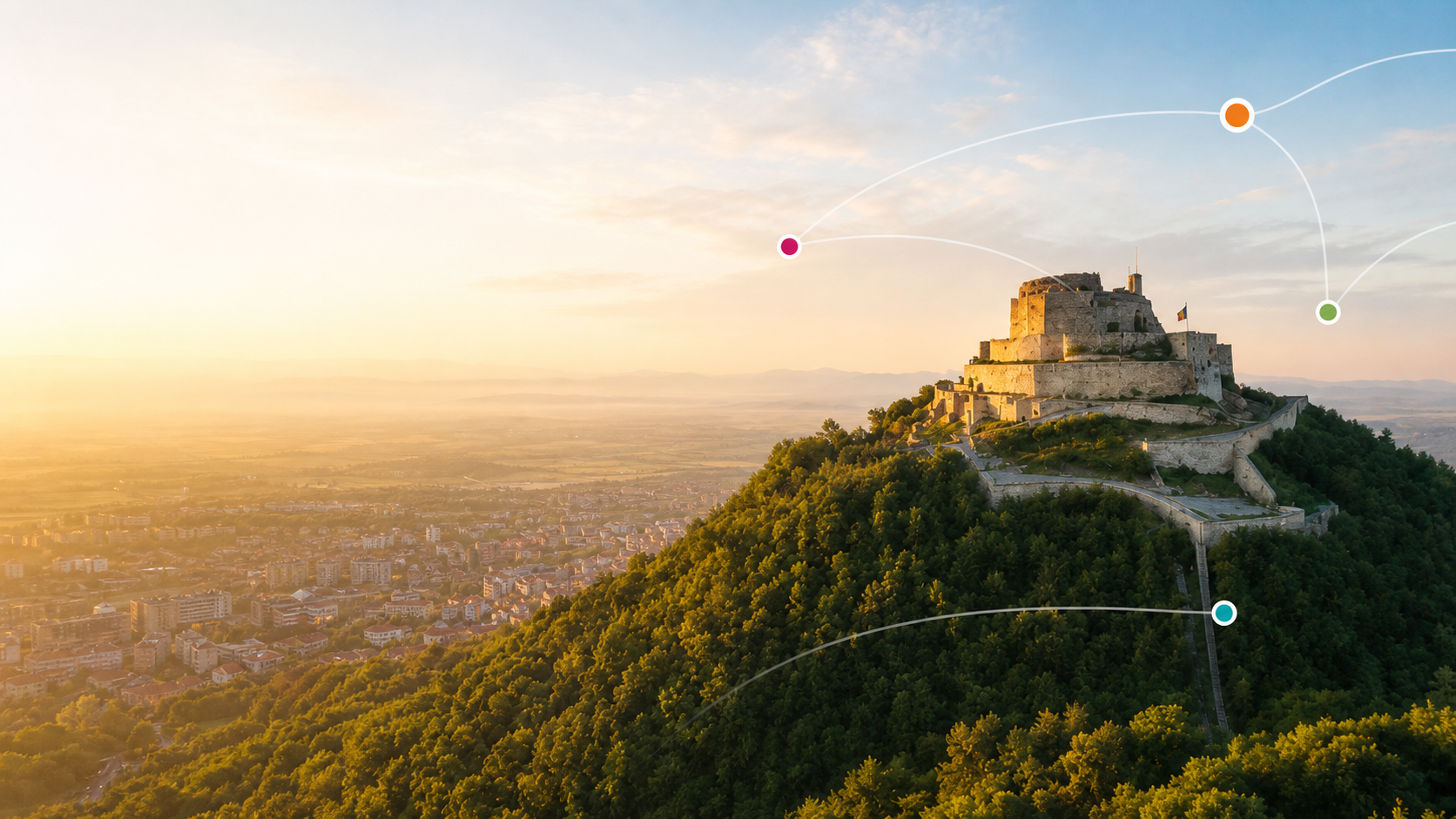 Cetatea Devei văzută deasupra orașului la apus